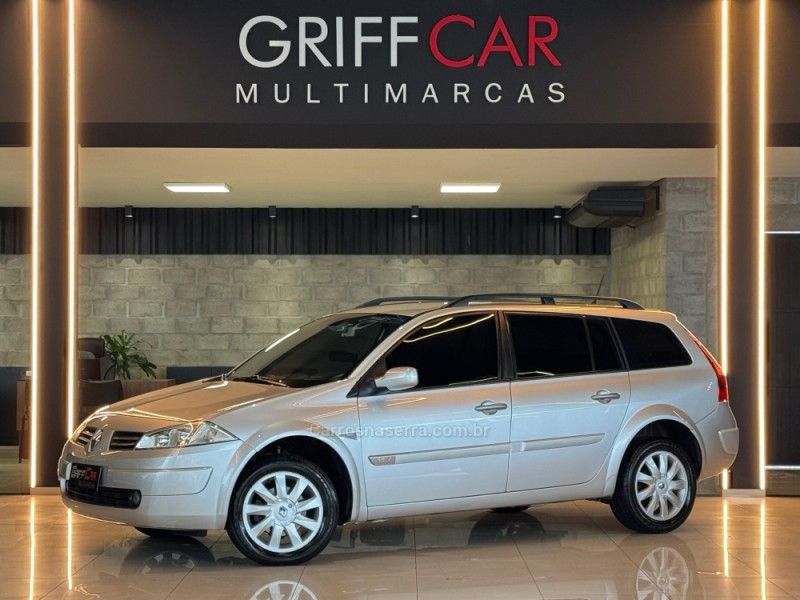 RENAULT MÉGANE 1.6 DYNAMIQUE GRAND TOUR 16V 2011/2011 GRIFFCAR MULTIMARCAS DOIS IRMÃOS / Carros no Vale
