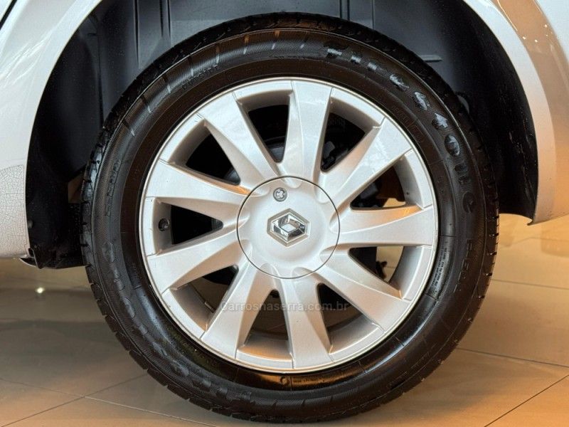RENAULT MÉGANE 1.6 DYNAMIQUE GRAND TOUR 16V 2011/2011 GRIFFCAR MULTIMARCAS DOIS IRMÃOS / Carros no Vale