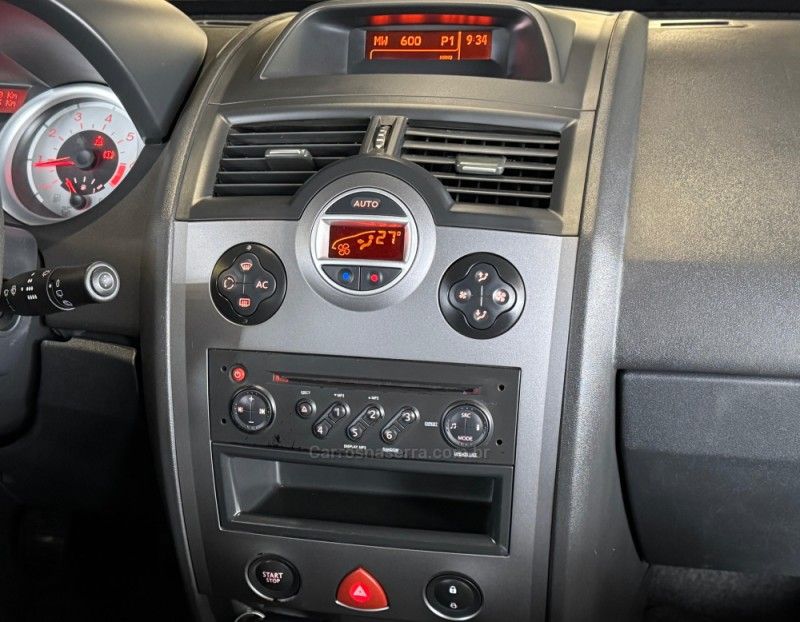RENAULT MÉGANE 1.6 DYNAMIQUE GRAND TOUR 16V 2011/2011 GRIFFCAR MULTIMARCAS DOIS IRMÃOS / Carros no Vale