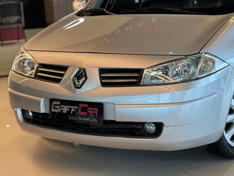 RENAULT MÉGANE 1.6 DYNAMIQUE GRAND TOUR 16V 2011/2011 GRIFFCAR MULTIMARCAS DOIS IRMÃOS / Carros no Vale