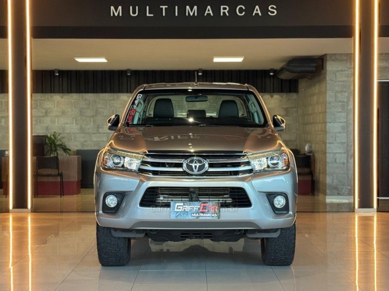 TOYOTA HILUX 2.8 SRX 4X4 CD 16V 2016/2017 GRIFFCAR MULTIMARCAS DOIS IRMÃOS / Carros no Vale
