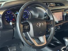 TOYOTA HILUX 2.8 SRX 4X4 CD 16V 2016/2017 GRIFFCAR MULTIMARCAS DOIS IRMÃOS / Carros no Vale