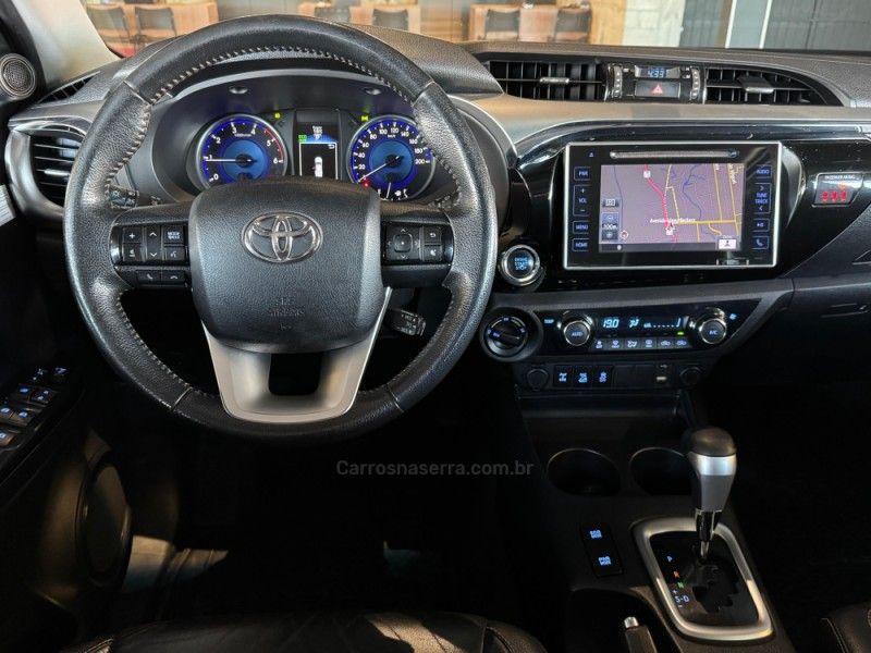 TOYOTA HILUX 2.8 SRX 4X4 CD 16V 2016/2017 GRIFFCAR MULTIMARCAS DOIS IRMÃOS / Carros no Vale