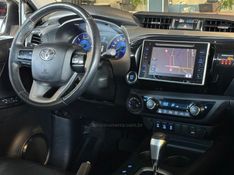 TOYOTA HILUX 2.8 SRX 4X4 CD 16V 2016/2017 GRIFFCAR MULTIMARCAS DOIS IRMÃOS / Carros no Vale
