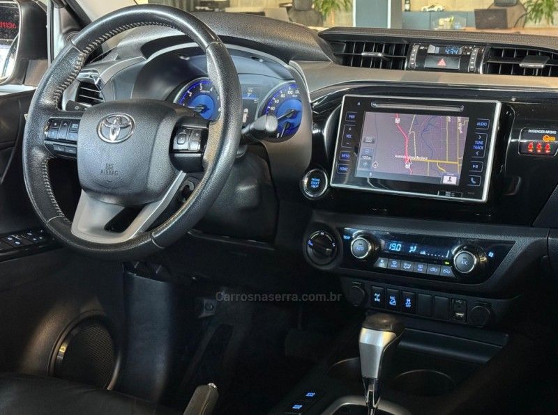 TOYOTA HILUX 2.8 SRX 4X4 CD 16V 2016/2017 GRIFFCAR MULTIMARCAS DOIS IRMÃOS / Carros no Vale