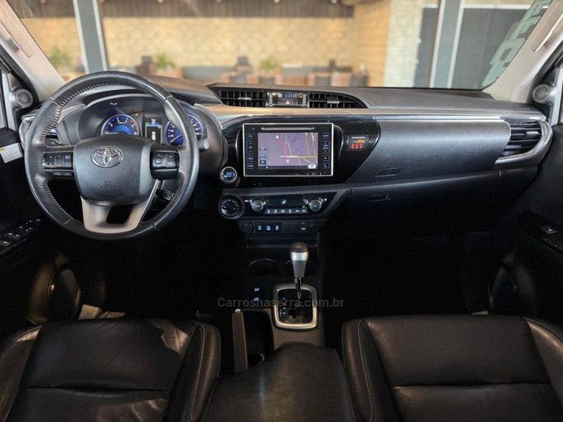 TOYOTA HILUX 2.8 SRX 4X4 CD 16V 2016/2017 GRIFFCAR MULTIMARCAS DOIS IRMÃOS / Carros no Vale