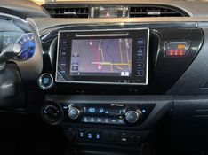 TOYOTA HILUX 2.8 SRX 4X4 CD 16V 2016/2017 GRIFFCAR MULTIMARCAS DOIS IRMÃOS / Carros no Vale