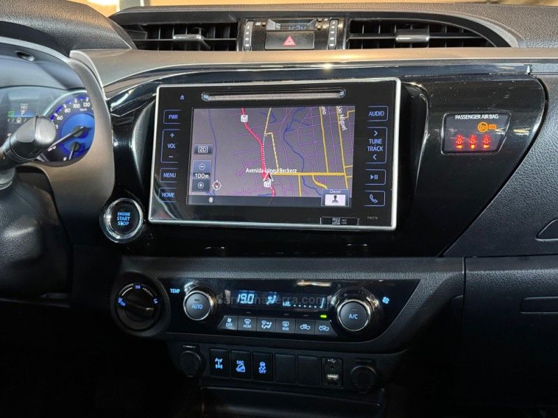 TOYOTA HILUX 2.8 SRX 4X4 CD 16V 2016/2017 GRIFFCAR MULTIMARCAS DOIS IRMÃOS / Carros no Vale