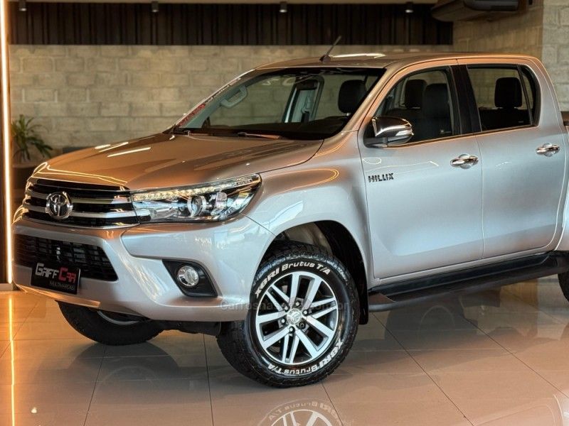 TOYOTA HILUX 2.8 SRX 4X4 CD 16V 2016/2017 GRIFFCAR MULTIMARCAS DOIS IRMÃOS / Carros no Vale