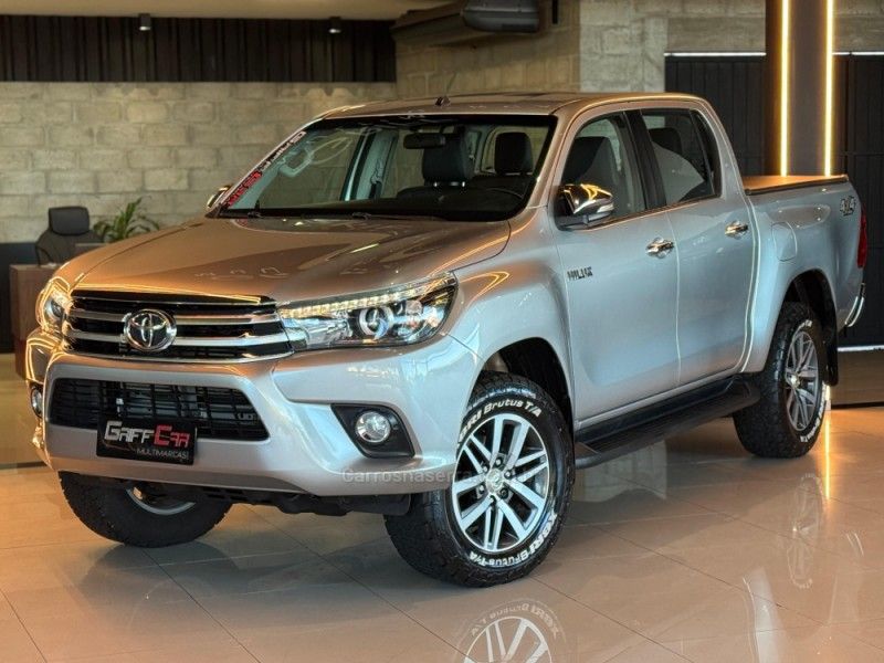 TOYOTA HILUX 2.8 SRX 4X4 CD 16V 2016/2017 GRIFFCAR MULTIMARCAS DOIS IRMÃOS / Carros no Vale