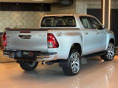 TOYOTA HILUX 2.8 SRX 4X4 CD 16V 2016/2017 GRIFFCAR MULTIMARCAS DOIS IRMÃOS / Carros no Vale