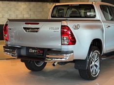 TOYOTA HILUX 2.8 SRX 4X4 CD 16V 2016/2017 GRIFFCAR MULTIMARCAS DOIS IRMÃOS / Carros no Vale