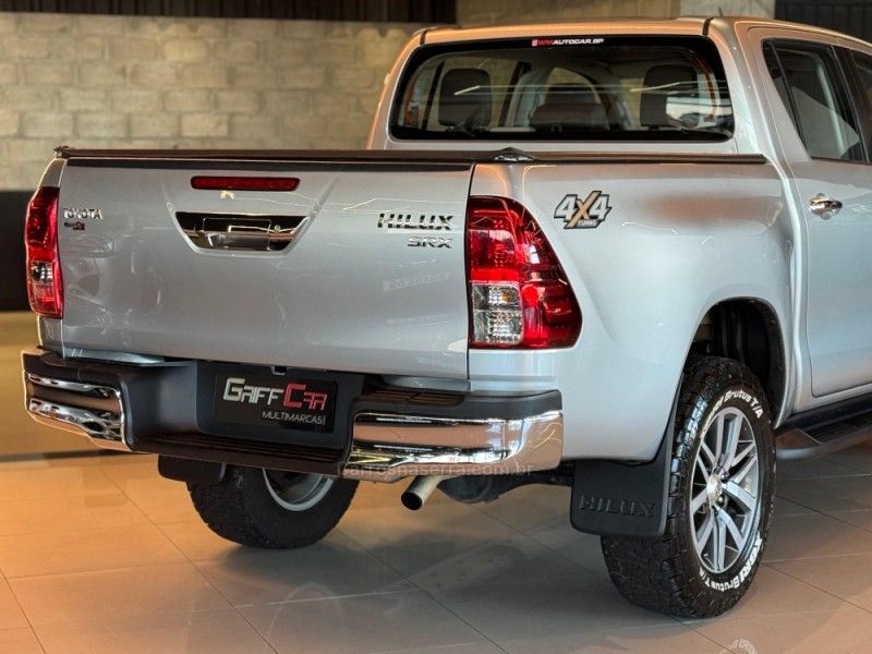 TOYOTA HILUX 2.8 SRX 4X4 CD 16V 2016/2017 GRIFFCAR MULTIMARCAS DOIS IRMÃOS / Carros no Vale