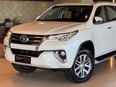 TOYOTA HILUX SW4 2.8 SRX 4X4 7 LUGARES 16V TURBO INTERCOOLER 2016/2017 GRIFFCAR MULTIMARCAS DOIS IRMÃOS / Carros no Vale