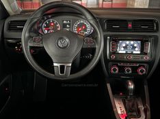 VOLKSWAGEN JETTA 2.0 COMFORTLINE TIPTRONIC 2012/2013 GRIFFCAR MULTIMARCAS DOIS IRMÃOS / Carros no Vale