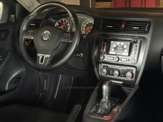 VOLKSWAGEN JETTA 2.0 COMFORTLINE TIPTRONIC 2012/2013 GRIFFCAR MULTIMARCAS DOIS IRMÃOS / Carros no Vale