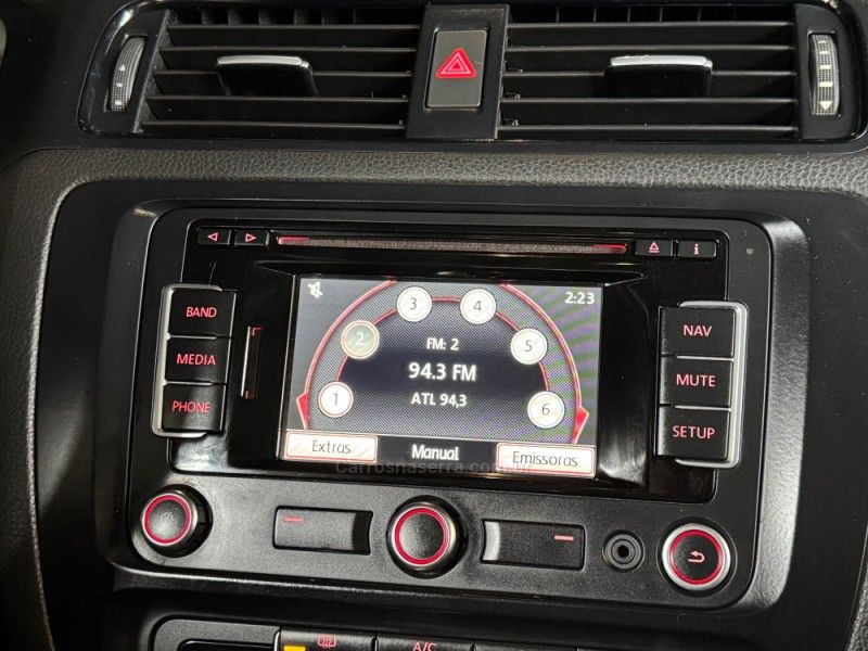 VOLKSWAGEN JETTA 2.0 COMFORTLINE TIPTRONIC 2012/2013 GRIFFCAR MULTIMARCAS DOIS IRMÃOS / Carros no Vale