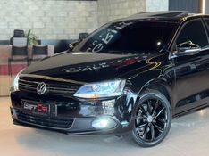 VOLKSWAGEN JETTA 2.0 COMFORTLINE TIPTRONIC 2012/2013 GRIFFCAR MULTIMARCAS DOIS IRMÃOS / Carros no Vale