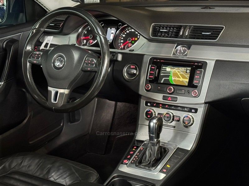 VOLKSWAGEN PASSAT 2.0 FSI VARIANT 16V TURBO TIPTRONIC 2013/2014 GRIFFCAR MULTIMARCAS DOIS IRMÃOS / Carros no Vale