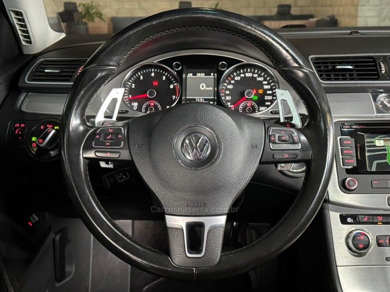 VOLKSWAGEN PASSAT 2.0 FSI VARIANT 16V TURBO TIPTRONIC 2013/2014 GRIFFCAR MULTIMARCAS DOIS IRMÃOS / Carros no Vale
