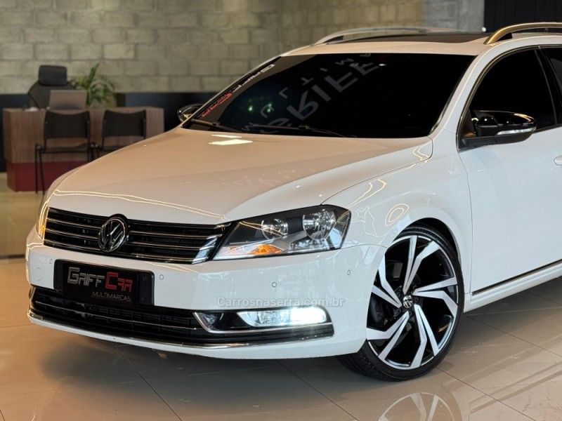 VOLKSWAGEN PASSAT 2.0 FSI VARIANT 16V TURBO TIPTRONIC 2013/2014 GRIFFCAR MULTIMARCAS DOIS IRMÃOS / Carros no Vale