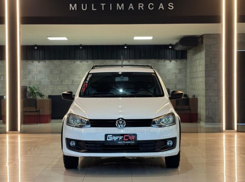 VOLKSWAGEN SAVEIRO 1.6 MI TRENDLINE CS 8V 2014/2015 GRIFFCAR MULTIMARCAS DOIS IRMÃOS / Carros no Vale