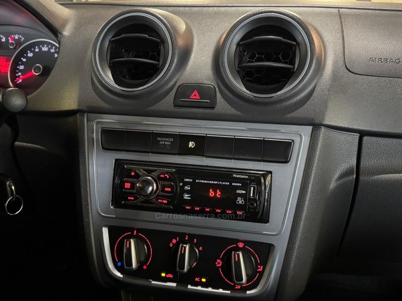 VOLKSWAGEN SAVEIRO 1.6 MI TRENDLINE CS 8V 2014/2015 GRIFFCAR MULTIMARCAS DOIS IRMÃOS / Carros no Vale