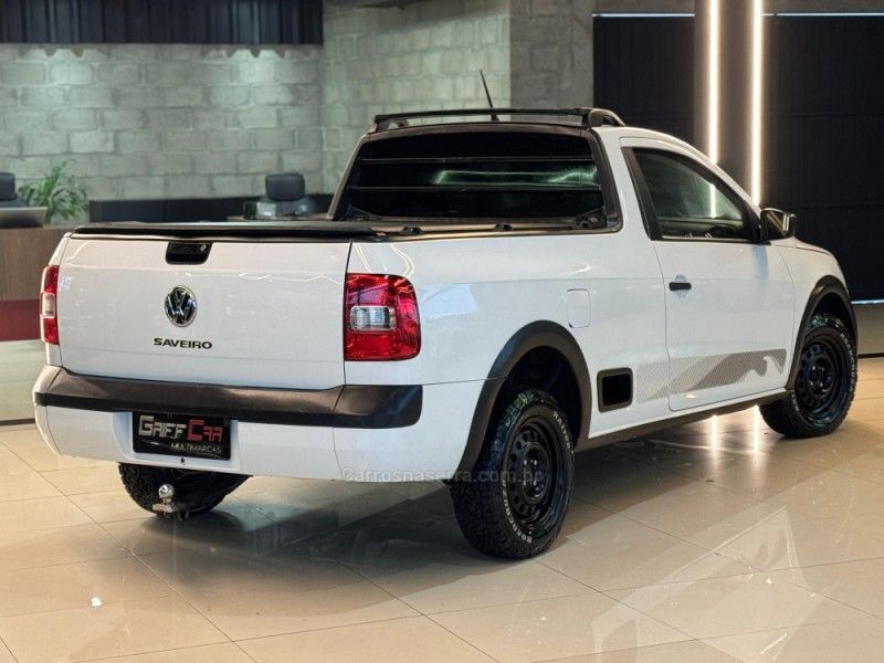 VOLKSWAGEN SAVEIRO 1.6 MI TRENDLINE CS 8V 2014/2015 GRIFFCAR MULTIMARCAS DOIS IRMÃOS / Carros no Vale