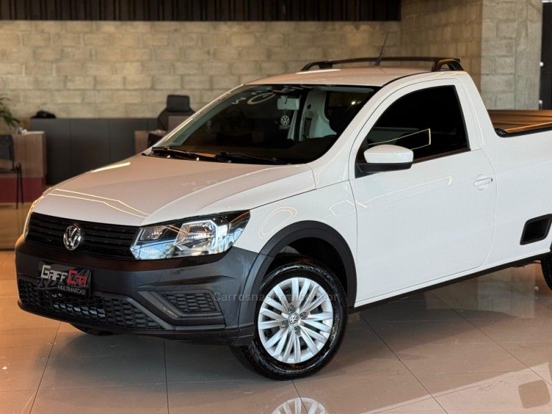 VOLKSWAGEN SAVEIRO 1.6 ROBUST CS 8V 2023/2023 GRIFFCAR MULTIMARCAS DOIS IRMÃOS / Carros no Vale