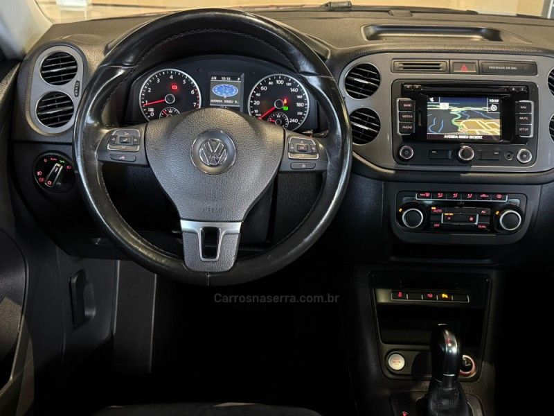 VOLKSWAGEN TIGUAN 2.0 TSI 16V TURBO TIPTRONIC 2011/2012 GRIFFCAR MULTIMARCAS DOIS IRMÃOS / Carros no Vale
