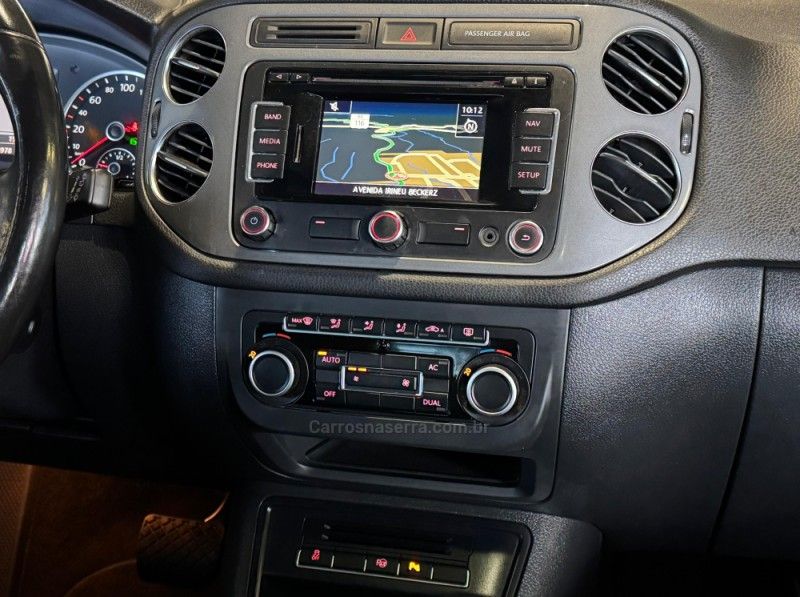 VOLKSWAGEN TIGUAN 2.0 TSI 16V TURBO TIPTRONIC 2011/2012 GRIFFCAR MULTIMARCAS DOIS IRMÃOS / Carros no Vale