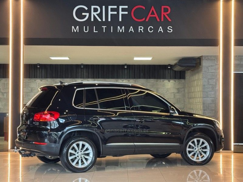 VOLKSWAGEN TIGUAN 2.0 TSI 16V TURBO TIPTRONIC 2011/2012 GRIFFCAR MULTIMARCAS DOIS IRMÃOS / Carros no Vale