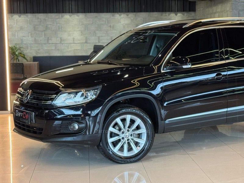 VOLKSWAGEN TIGUAN 2.0 TSI 16V TURBO TIPTRONIC 2011/2012 GRIFFCAR MULTIMARCAS DOIS IRMÃOS / Carros no Vale