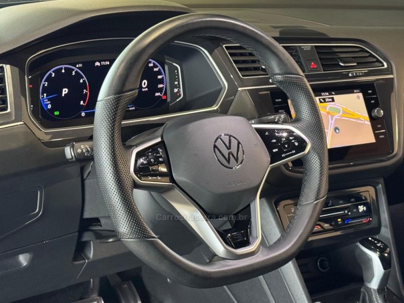 VOLKSWAGEN TIGUAN 2.0 TSI R-LINE 16V TURBO TIPTRONIC 2024/2024 GRIFFCAR MULTIMARCAS DOIS IRMÃOS / Carros no Vale
