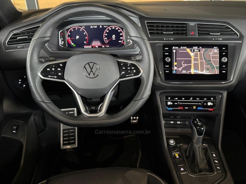VOLKSWAGEN TIGUAN 2.0 TSI R-LINE 16V TURBO TIPTRONIC 2024/2024 GRIFFCAR MULTIMARCAS DOIS IRMÃOS / Carros no Vale