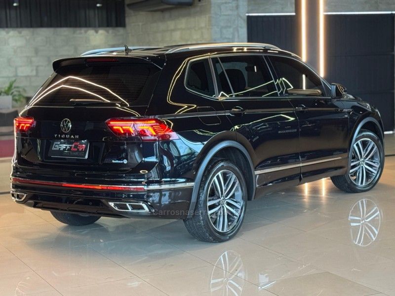 VOLKSWAGEN TIGUAN 2.0 TSI R-LINE 16V TURBO TIPTRONIC 2024/2024 GRIFFCAR MULTIMARCAS DOIS IRMÃOS / Carros no Vale