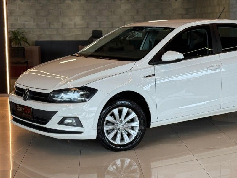 VOLKSWAGEN VIRTUS 1.0 200 TSI COMFORTLINE 2021/2022 GRIFFCAR MULTIMARCAS DOIS IRMÃOS / Carros no Vale