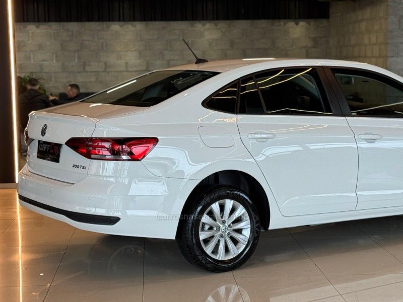 VOLKSWAGEN VIRTUS 1.0 200 TSI COMFORTLINE 2021/2022 GRIFFCAR MULTIMARCAS DOIS IRMÃOS / Carros no Vale