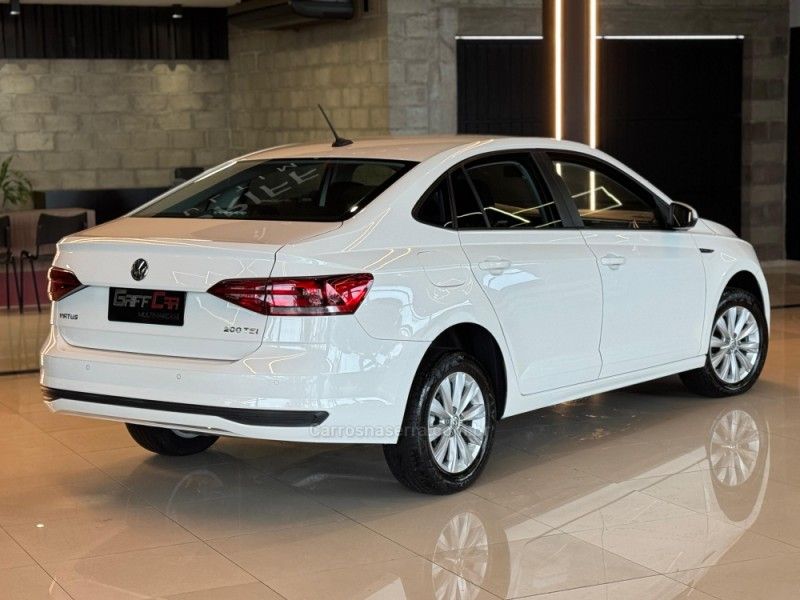VOLKSWAGEN VIRTUS 1.0 200 TSI COMFORTLINE 2021/2022 GRIFFCAR MULTIMARCAS DOIS IRMÃOS / Carros no Vale
