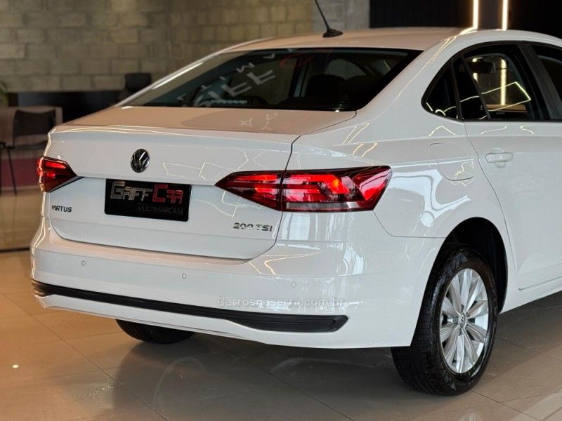 VOLKSWAGEN VIRTUS 1.0 200 TSI COMFORTLINE 2021/2022 GRIFFCAR MULTIMARCAS DOIS IRMÃOS / Carros no Vale