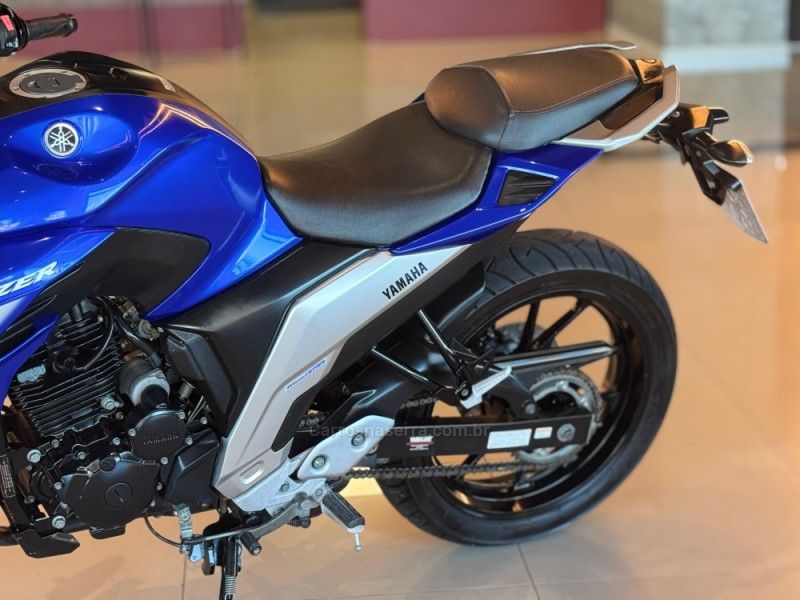 YAMAHA FAZER FZ25 2023/2023 GRIFFCAR MULTIMARCAS DOIS IRMÃOS / Carros no Vale