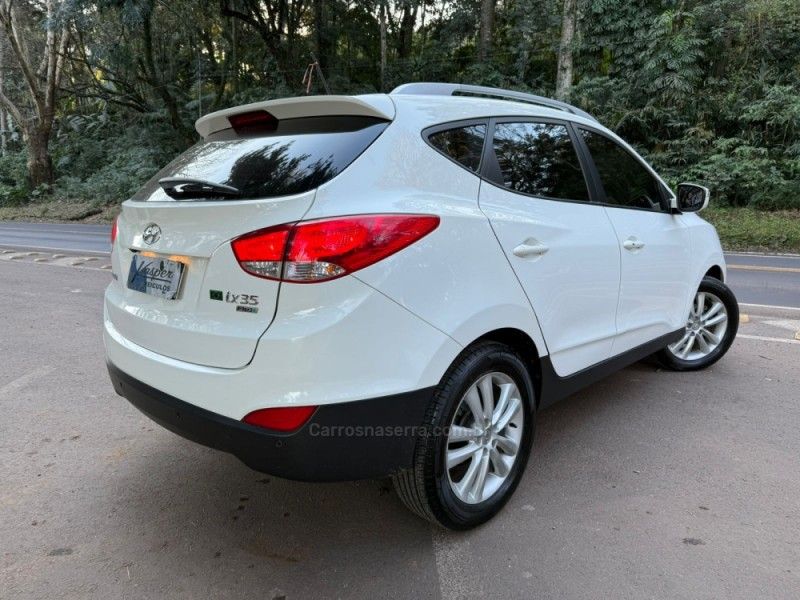 HYUNDAI IX35 2.0 MPI 4X2 16V 2012/2013 KASPER VEÍCULOS DOIS IRMÃOS / Carros no Vale