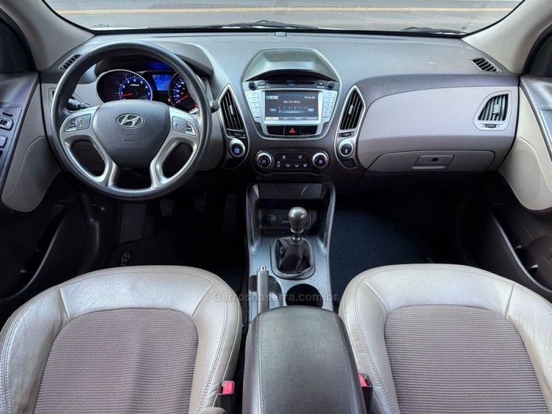 HYUNDAI IX35 2.0 MPI 4X2 16V 2012/2013 KASPER VEÍCULOS DOIS IRMÃOS / Carros no Vale