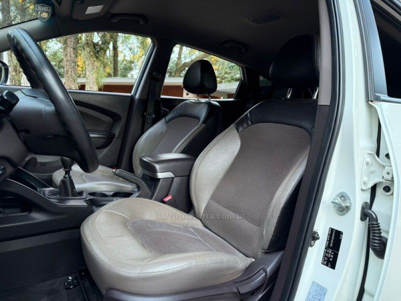 HYUNDAI IX35 2.0 MPI 4X2 16V 2012/2013 KASPER VEÍCULOS DOIS IRMÃOS / Carros no Vale