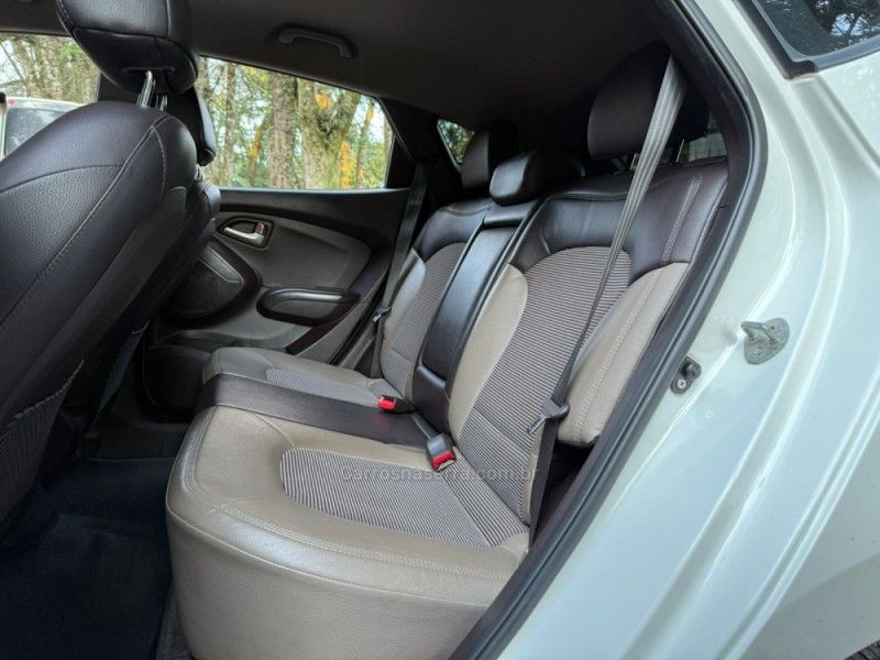 HYUNDAI IX35 2.0 MPI 4X2 16V 2012/2013 KASPER VEÍCULOS DOIS IRMÃOS / Carros no Vale
