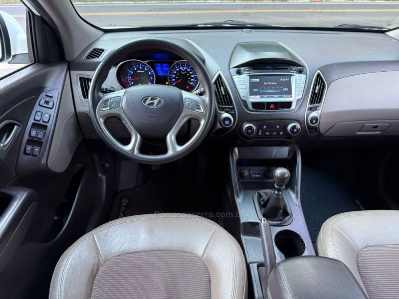 HYUNDAI IX35 2.0 MPI 4X2 16V 2012/2013 KASPER VEÍCULOS DOIS IRMÃOS / Carros no Vale