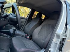 RENAULT KWID 1.0 12V SCE ZEN 2018/2019 KASPER VEÍCULOS DOIS IRMÃOS / Carros no Vale