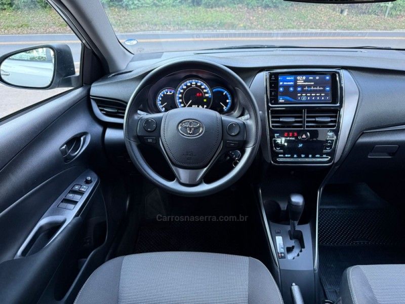 TOYOTA YARIS 1.5 XL PLUS CONNECT 16V 2024/2024 KASPER VEÍCULOS DOIS IRMÃOS / Carros no Vale