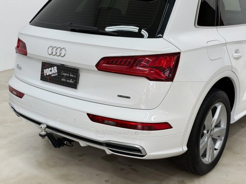 AUDI Q5 2.0 TFSI S-LINE S TRONIC 16V 2020/2020 FOCAR VEÍCULOS CAXIAS DO SUL / Carros no Vale