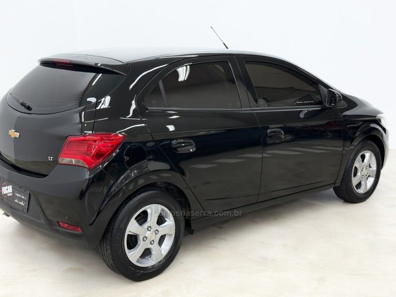 CHEVROLET ONIX 1.4 MPFI LT 8V 2018/2019 FOCAR VEÍCULOS CAXIAS DO SUL / Carros no Vale